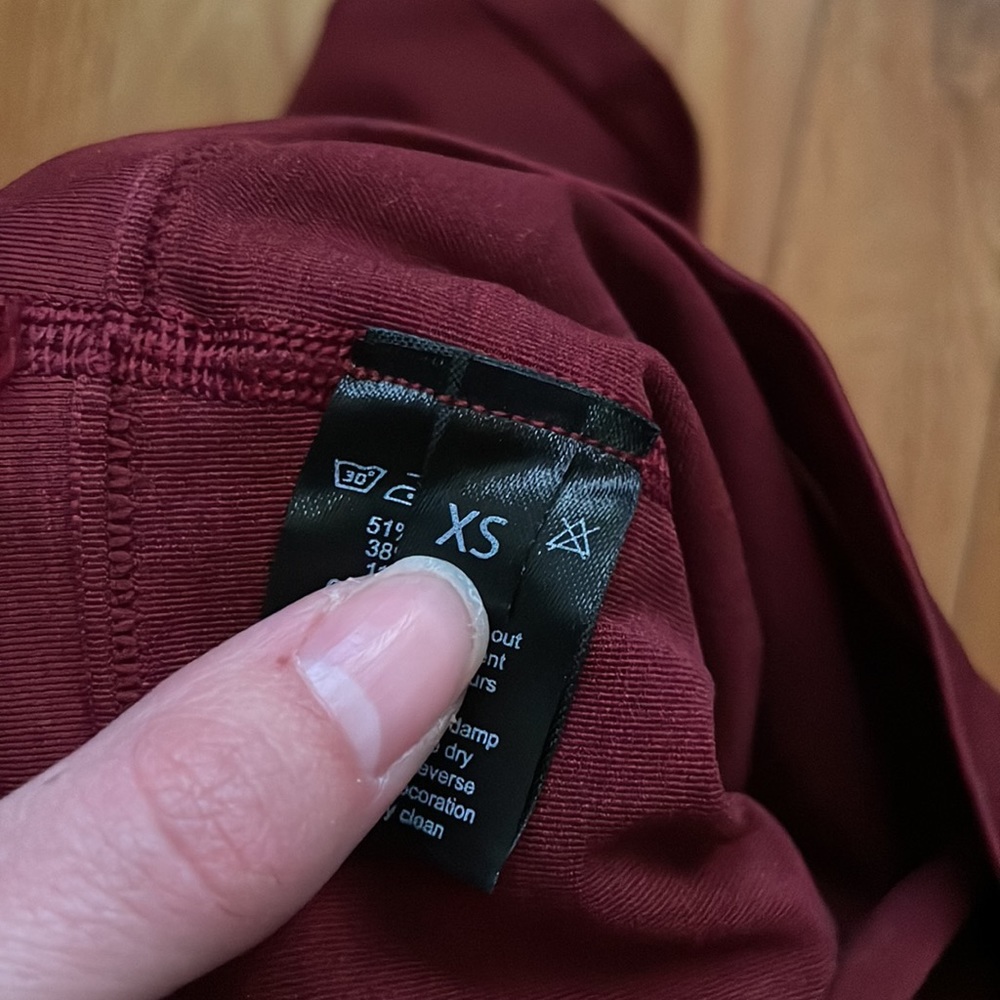Alphalete Amplify Bike Shorts - Bordeaux - Picture 8 of 8